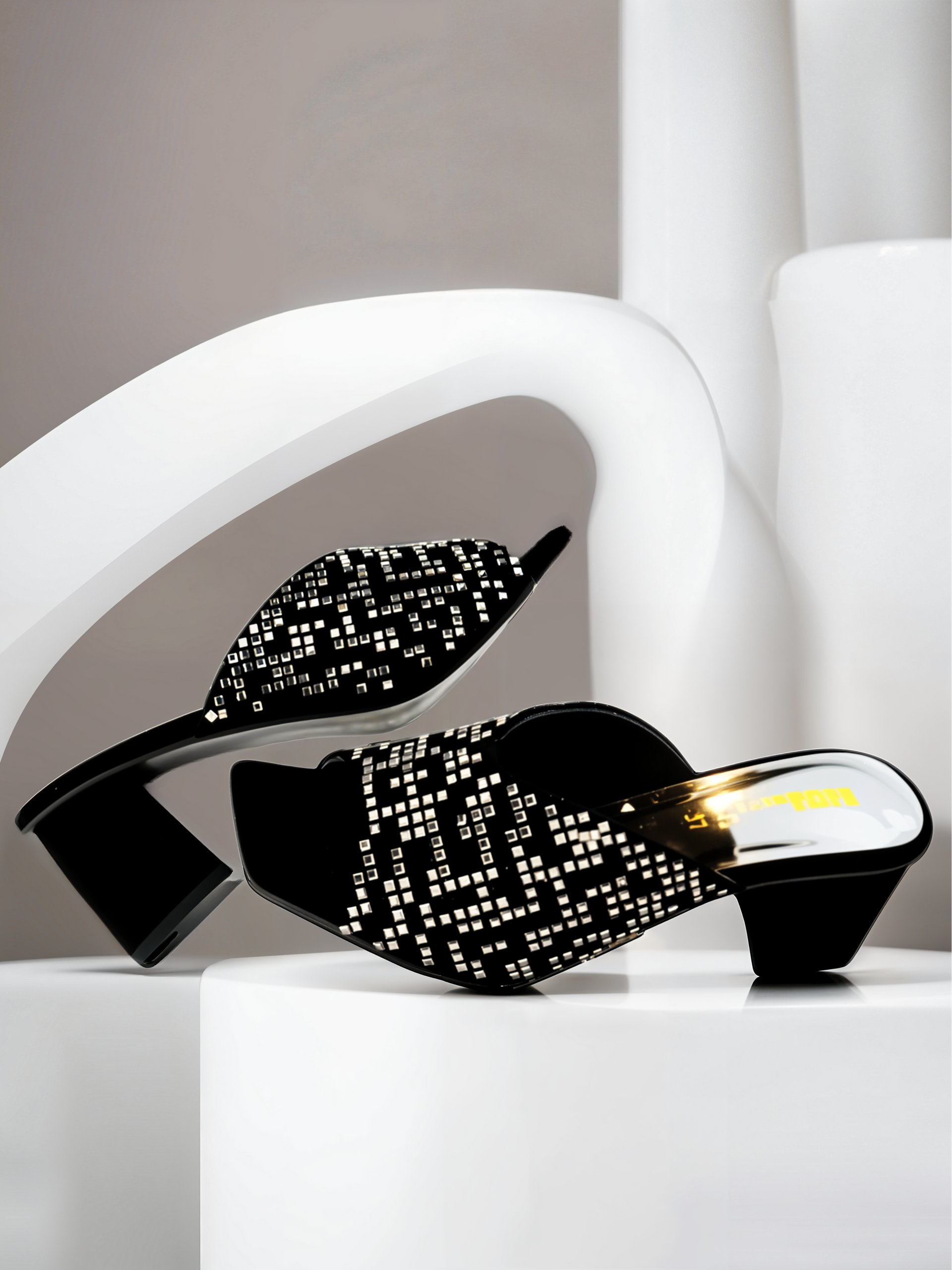 BLACK FANCY HEELS 572 BK