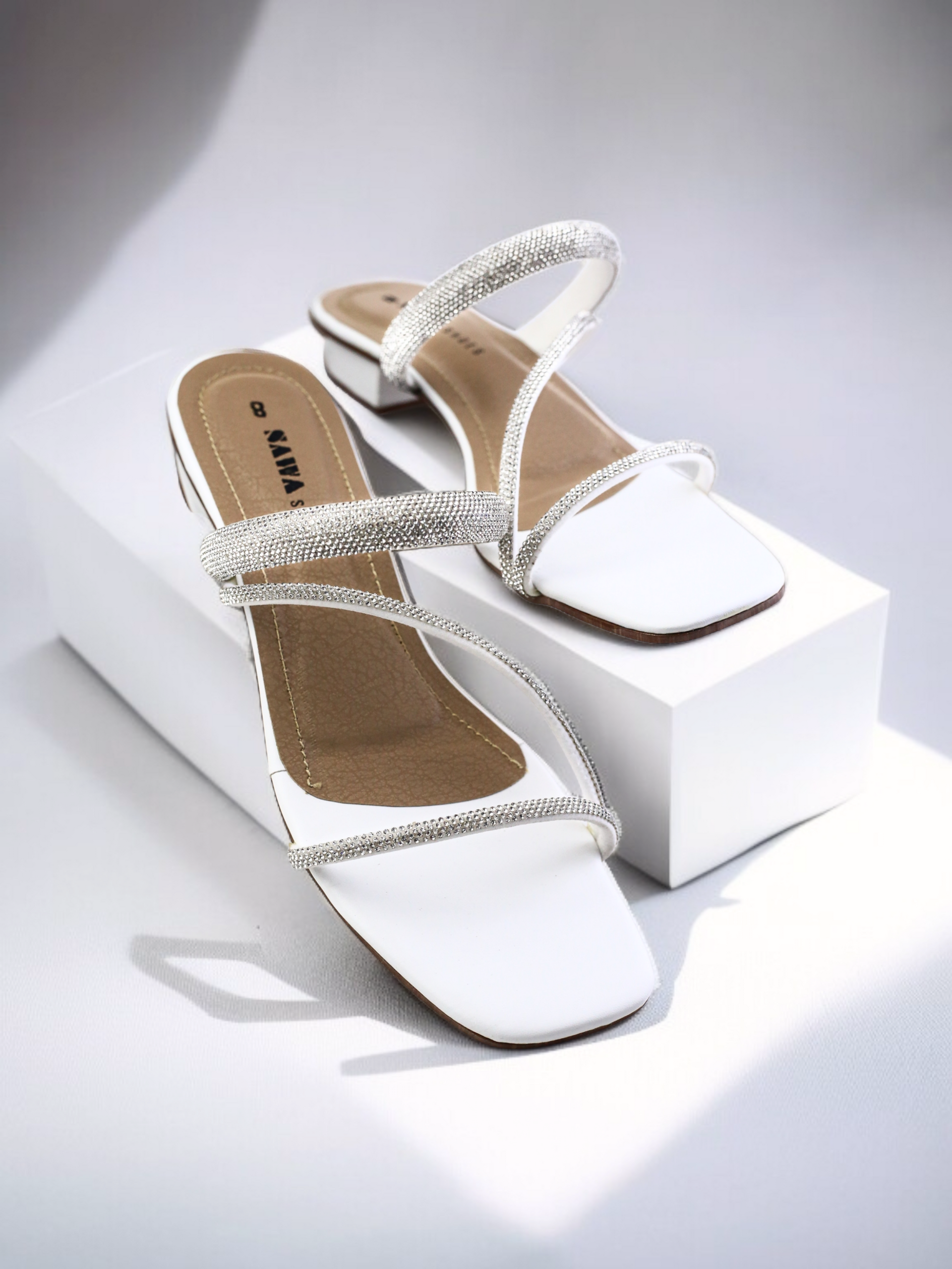 WHITE FANCY SLIPPERS 638 W