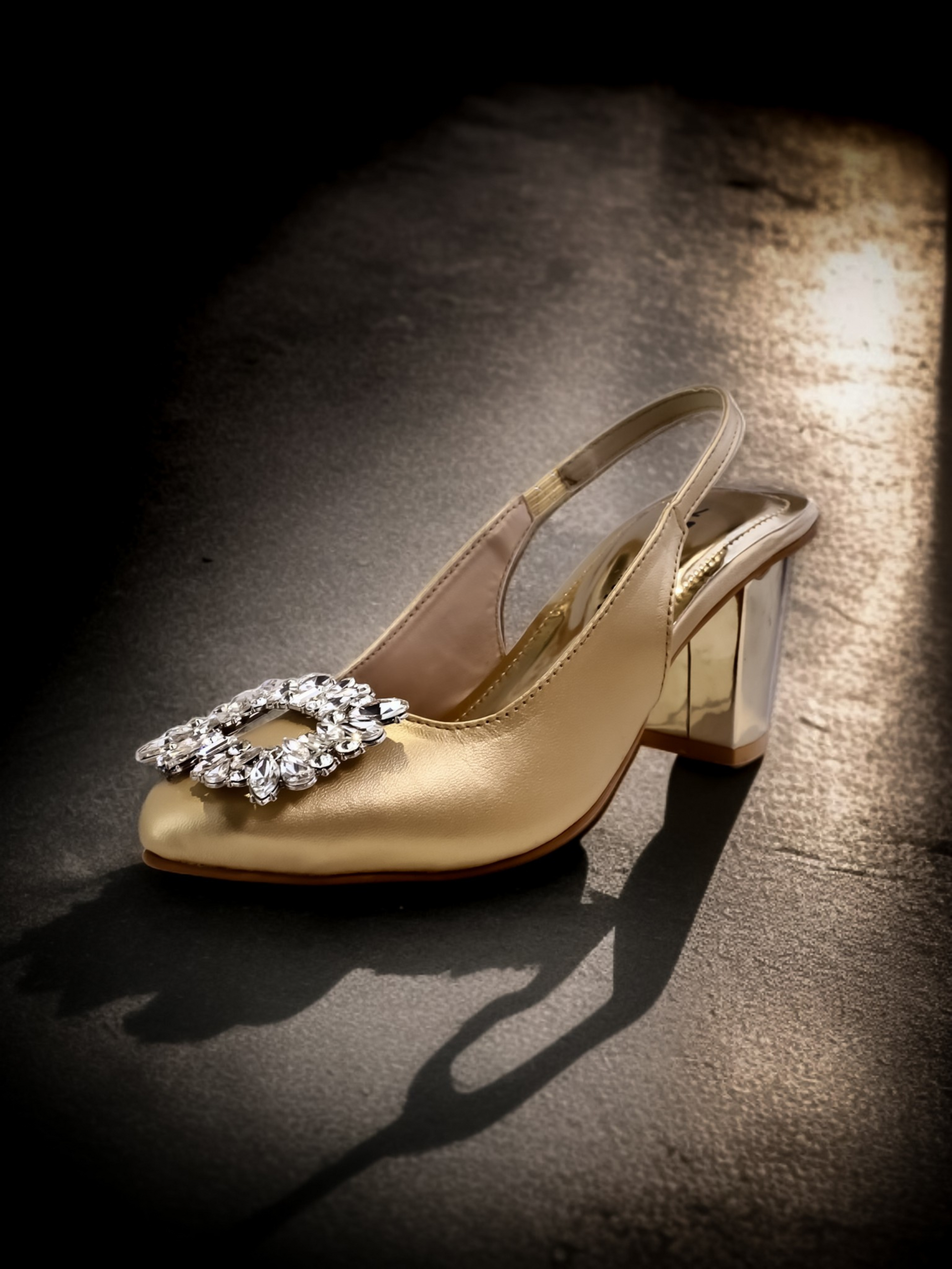 GOLDEN FANCY PUMPS 569 G