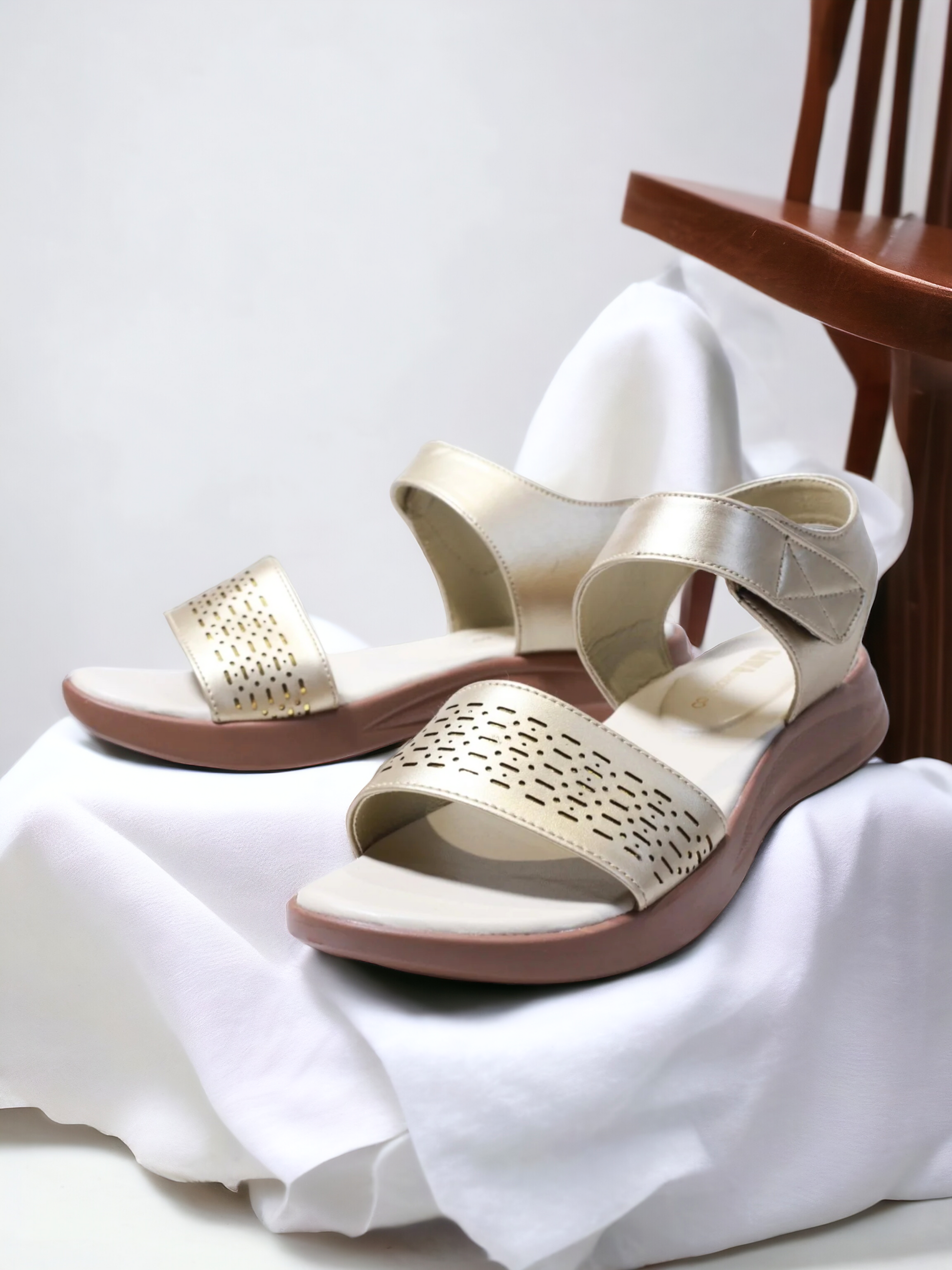 GOLDEN CASUAL SANDALS 485 G