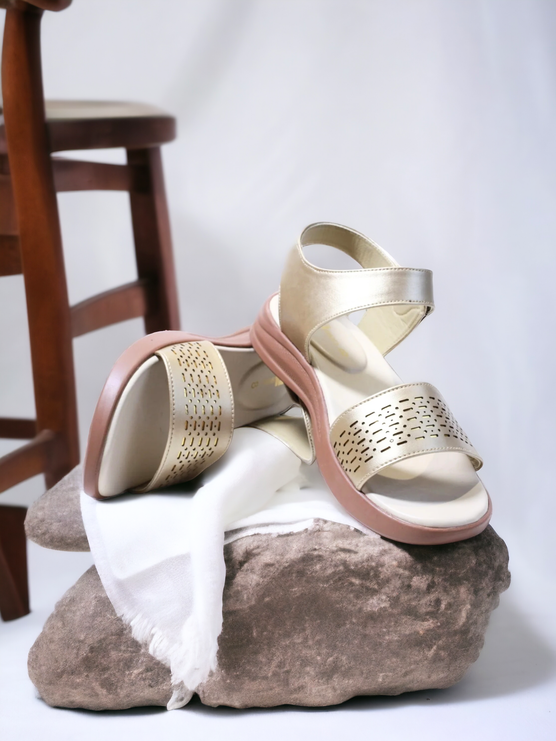 GOLDEN CASUAL SANDALS 485 G