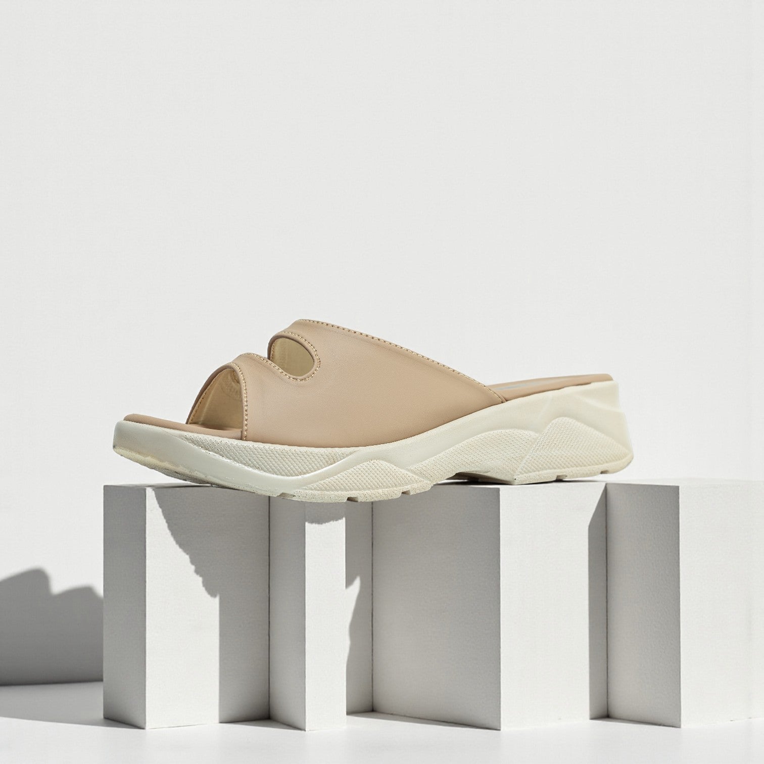 BEIGE CASUAL SLIPPERS 472 F