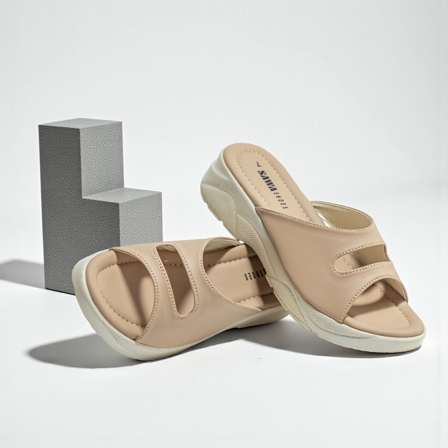 BEIGE CASUAL SLIPPERS 472 F