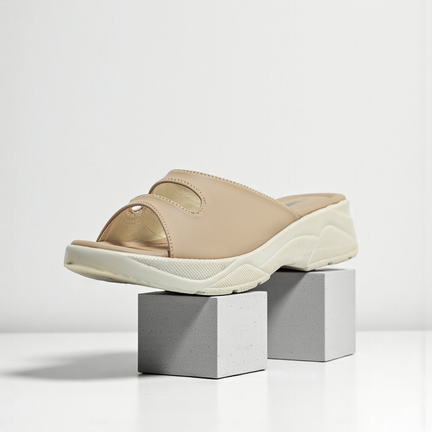 BEIGE CASUAL SLIPPERS 472 F