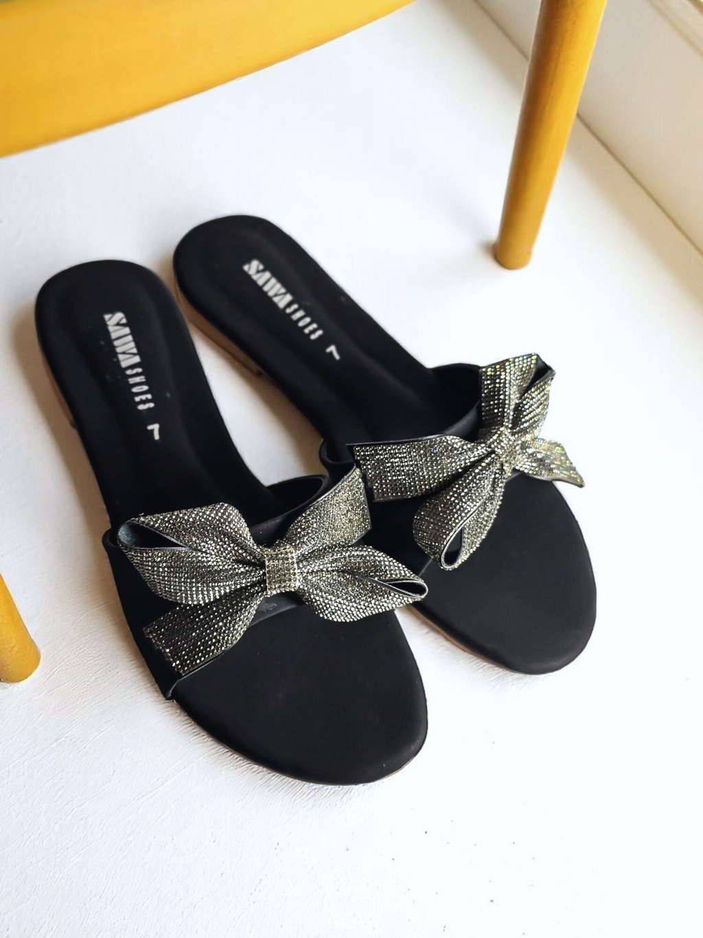 BLACK BOW SLIDES 620 BK