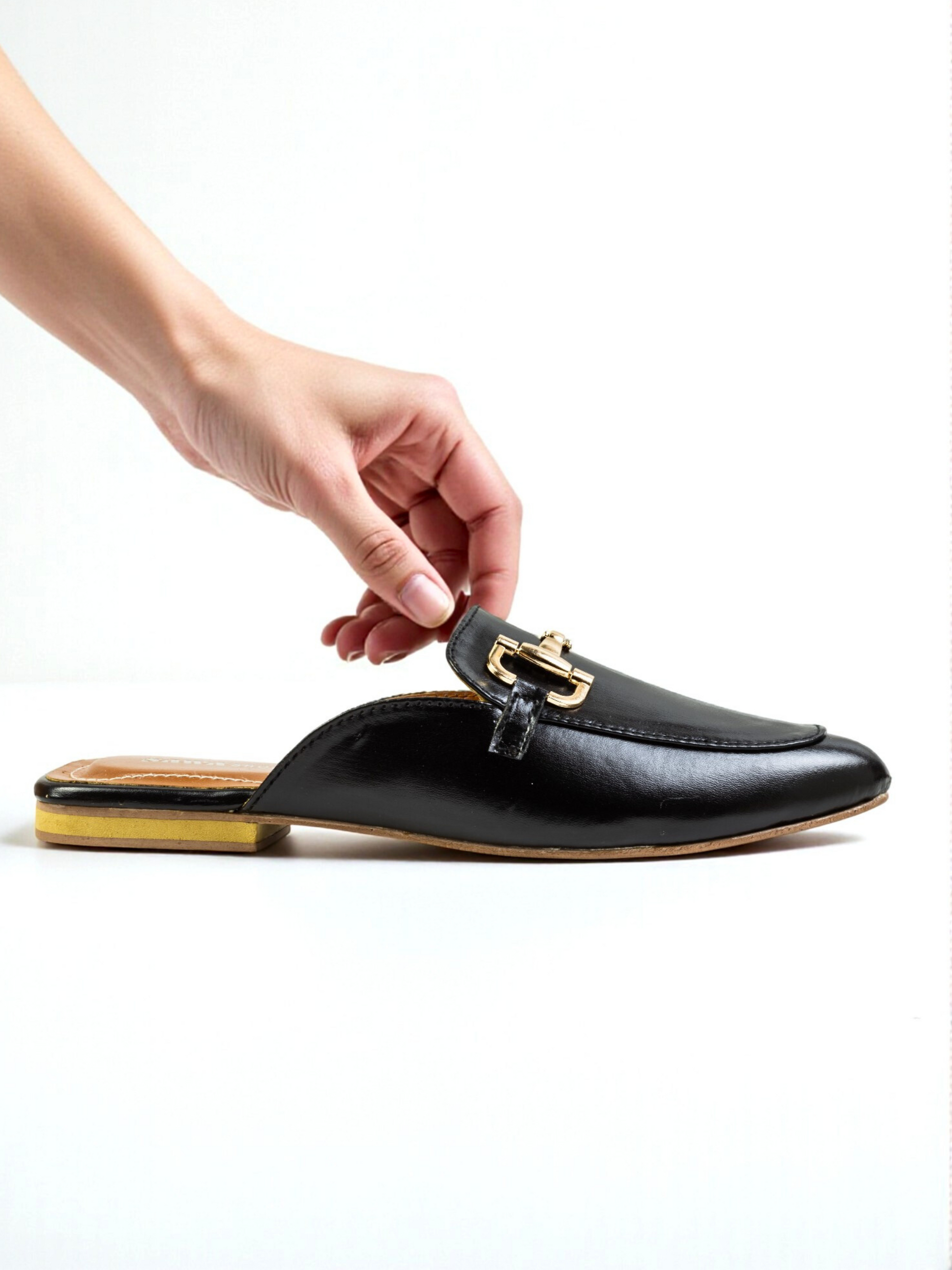 BLACK CAUSAL PUMPS 907 Bk