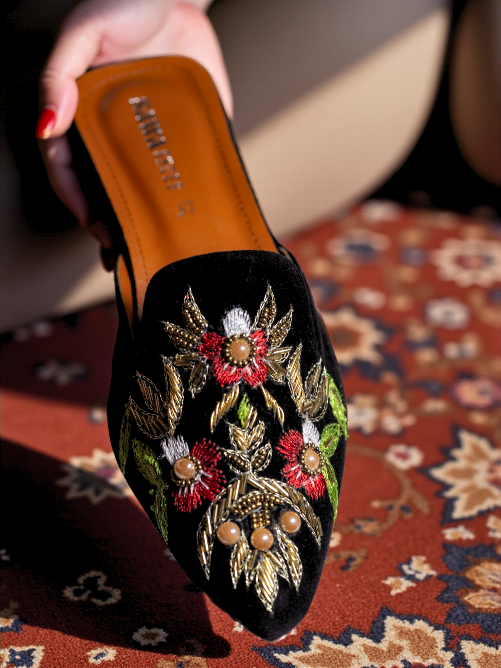 EMBROIDERED FORMAL PUMPS 908 ML