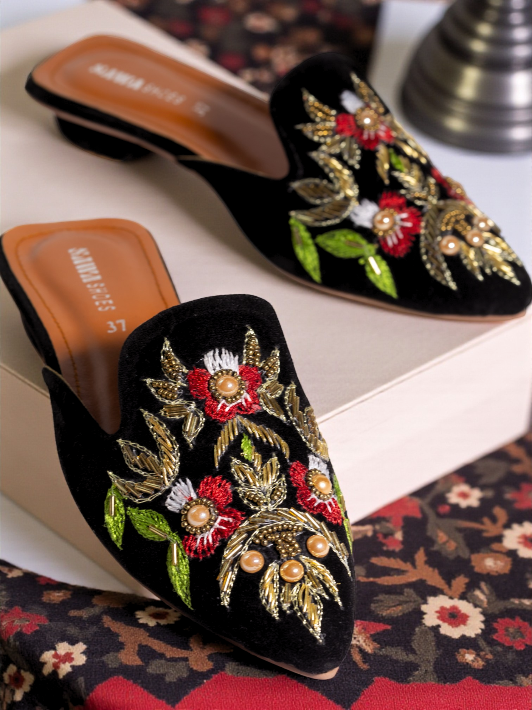 EMBROIDERED FORMAL PUMPS 908 ML