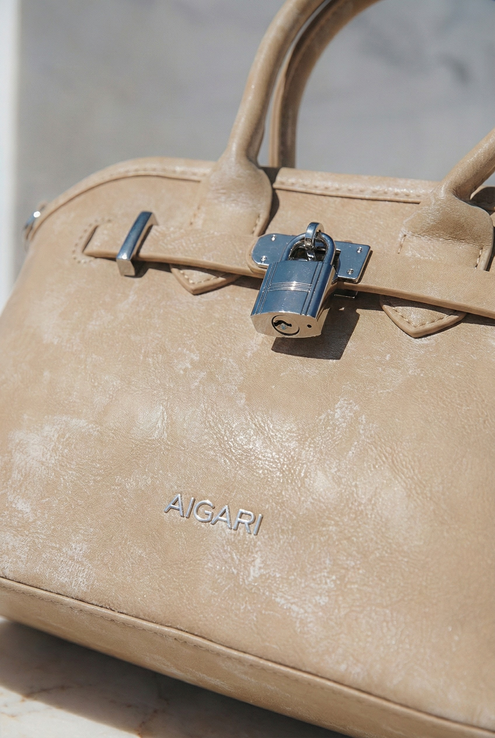 Fawn Signature Padlock Satchel GZ2283