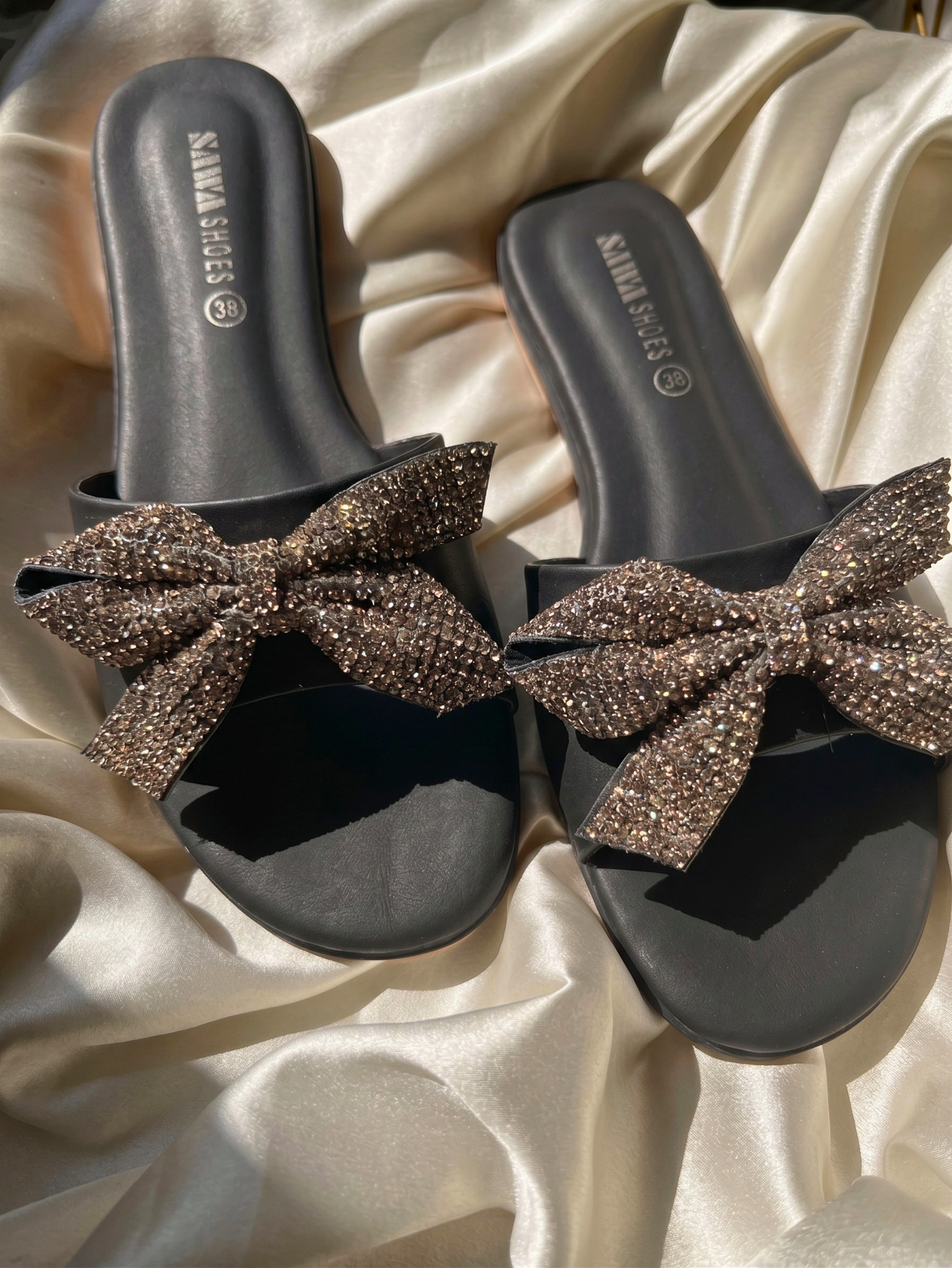 BLACK BOW SLIDES 620 BK
