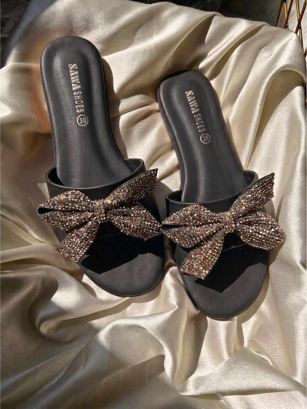 BLACK BOW SLIDES 620 BK