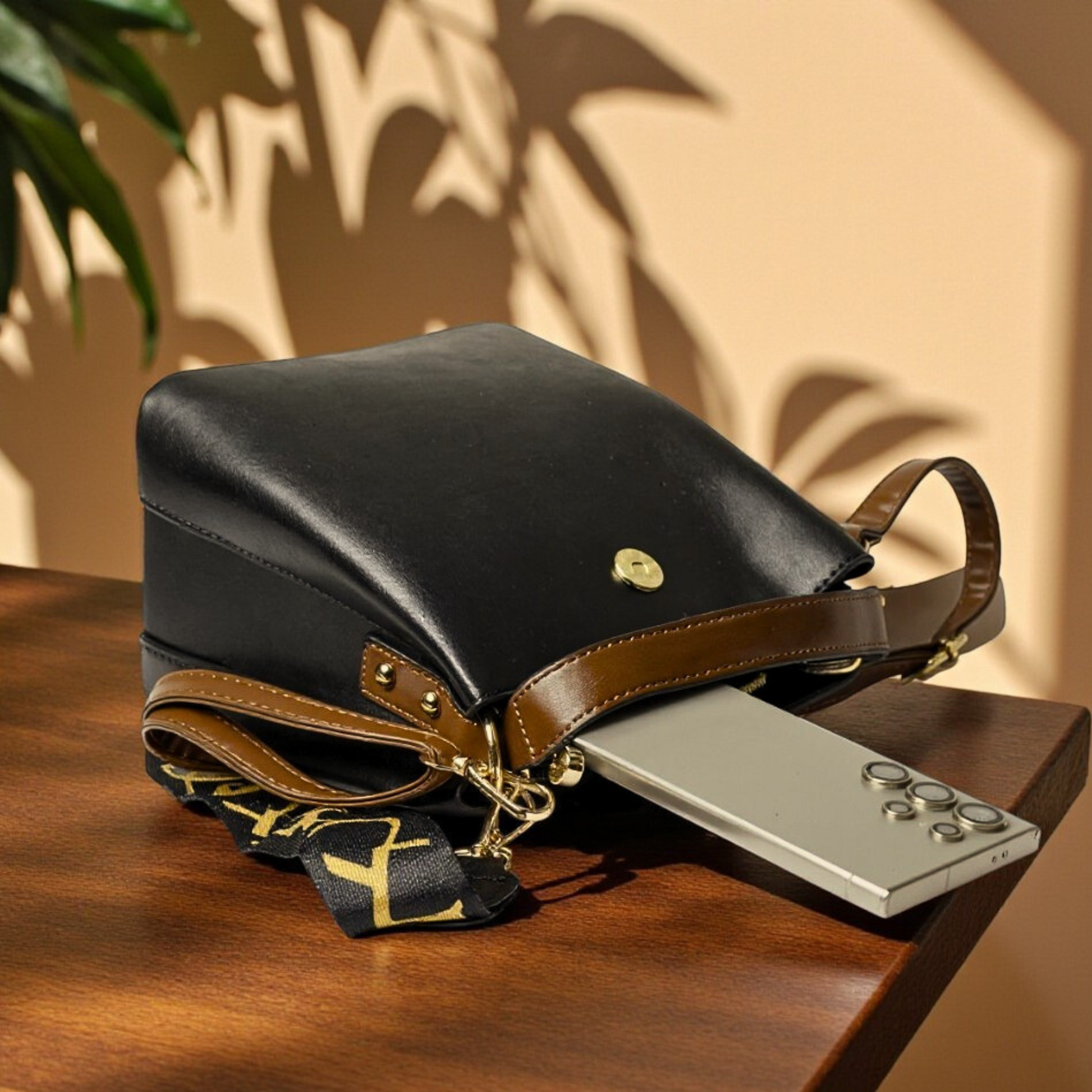 ART13 -BLACK-HANDBAG