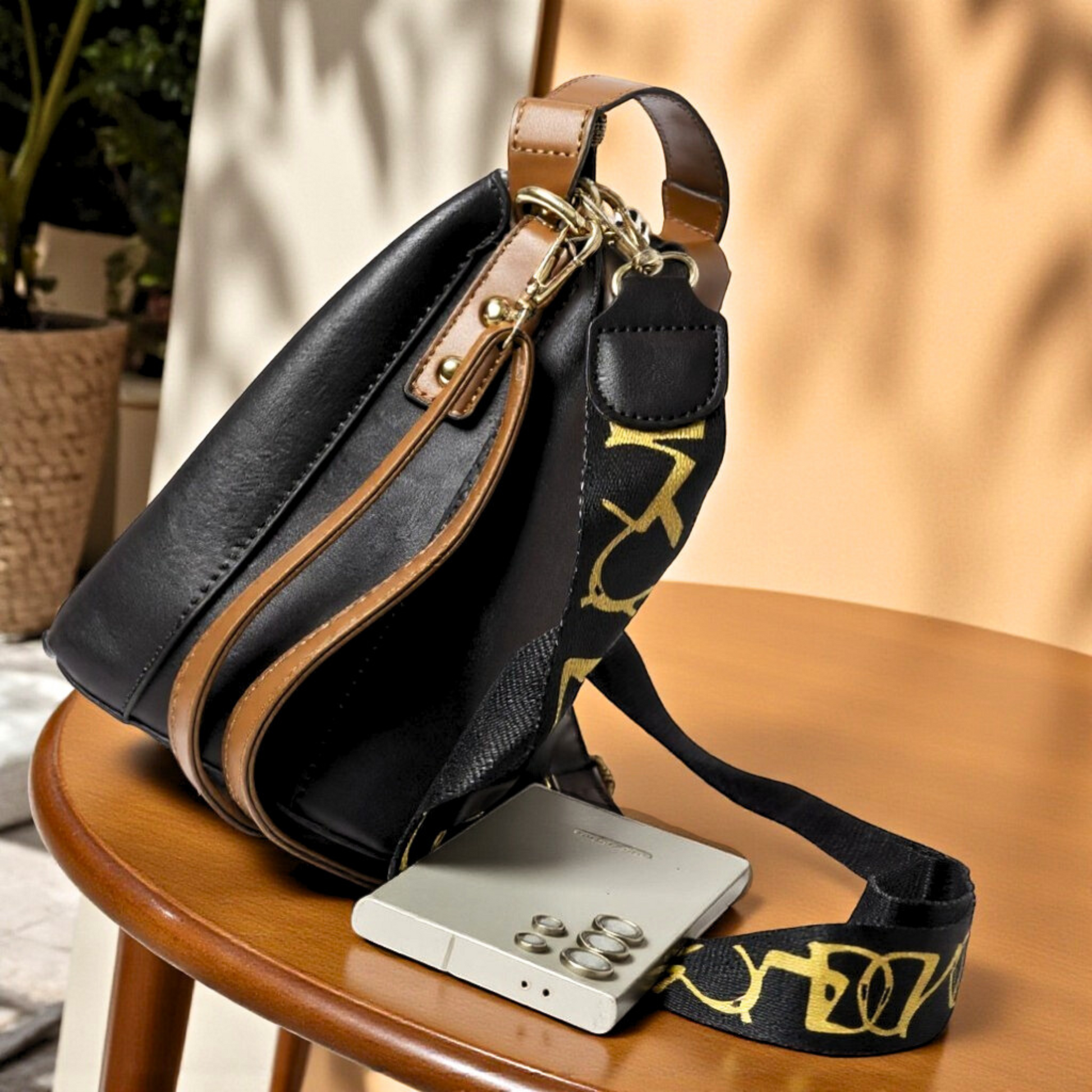 ART13 -BLACK-HANDBAG