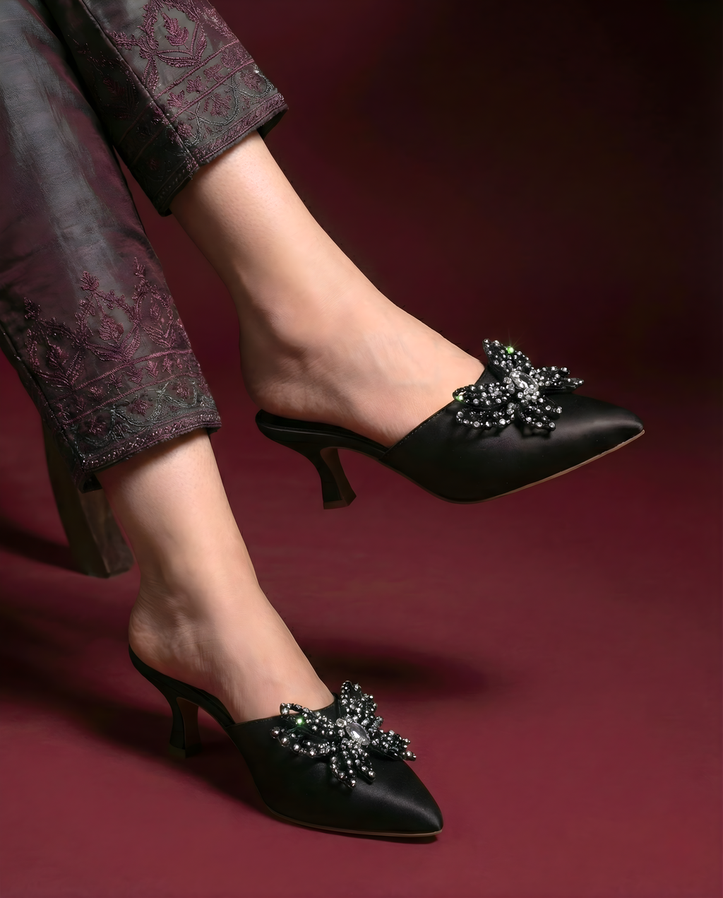 EMBELLISHED MULE HEELS 521 BK