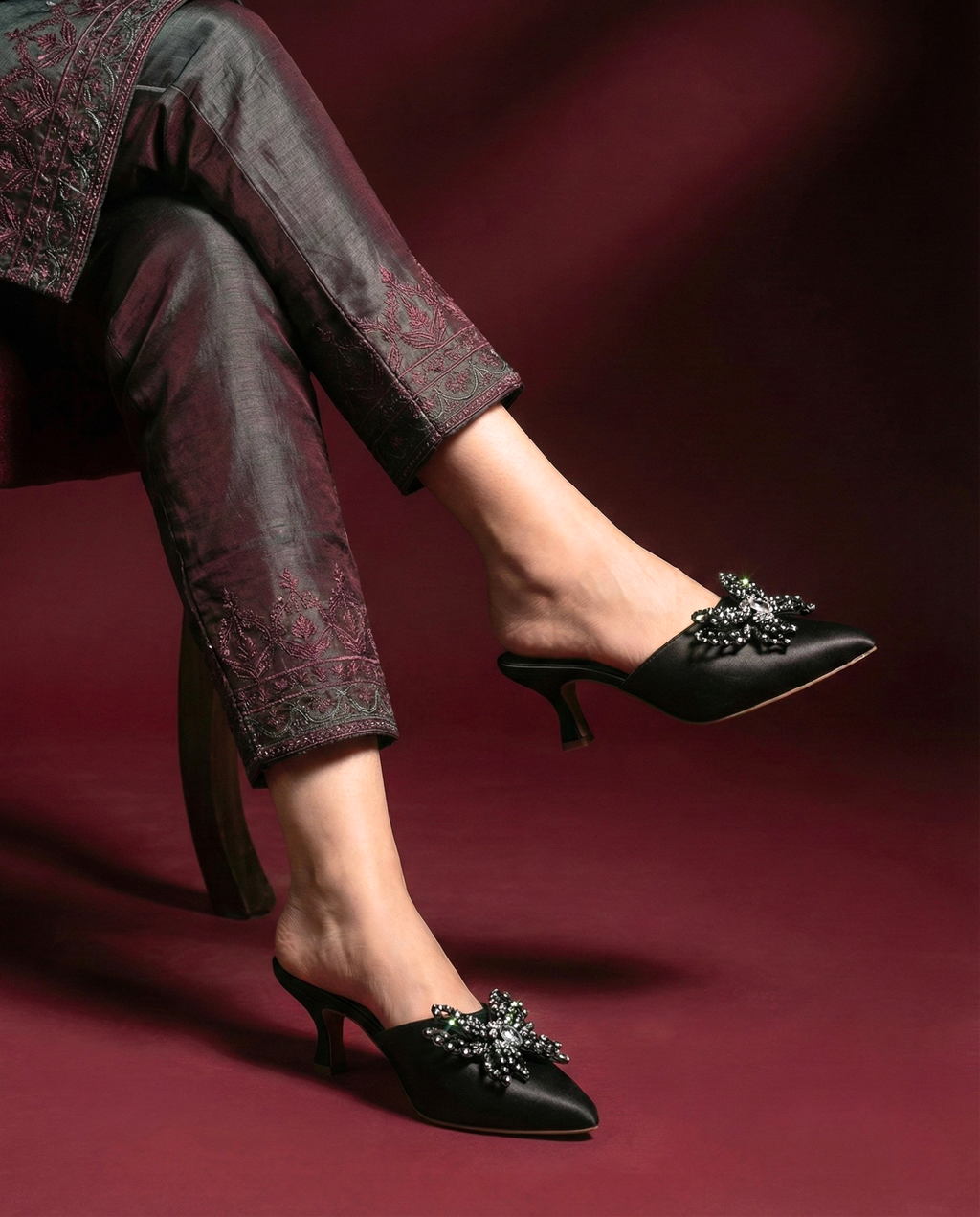 EMBELLISHED MULE HEELS 521 BK