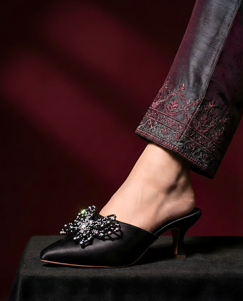 EMBELLISHED MULE HEELS 521 BK