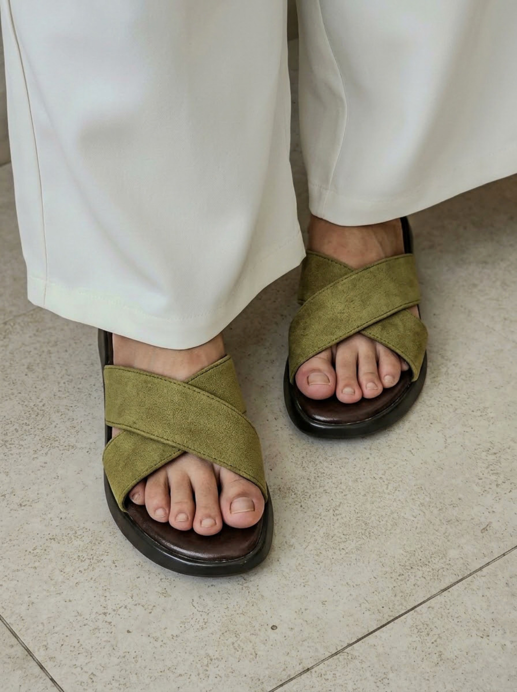 Cross Strap Moss Slides  458 gn