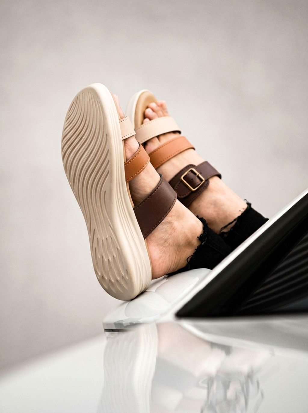Tricolor Gradient Buckle Slides 402 ML