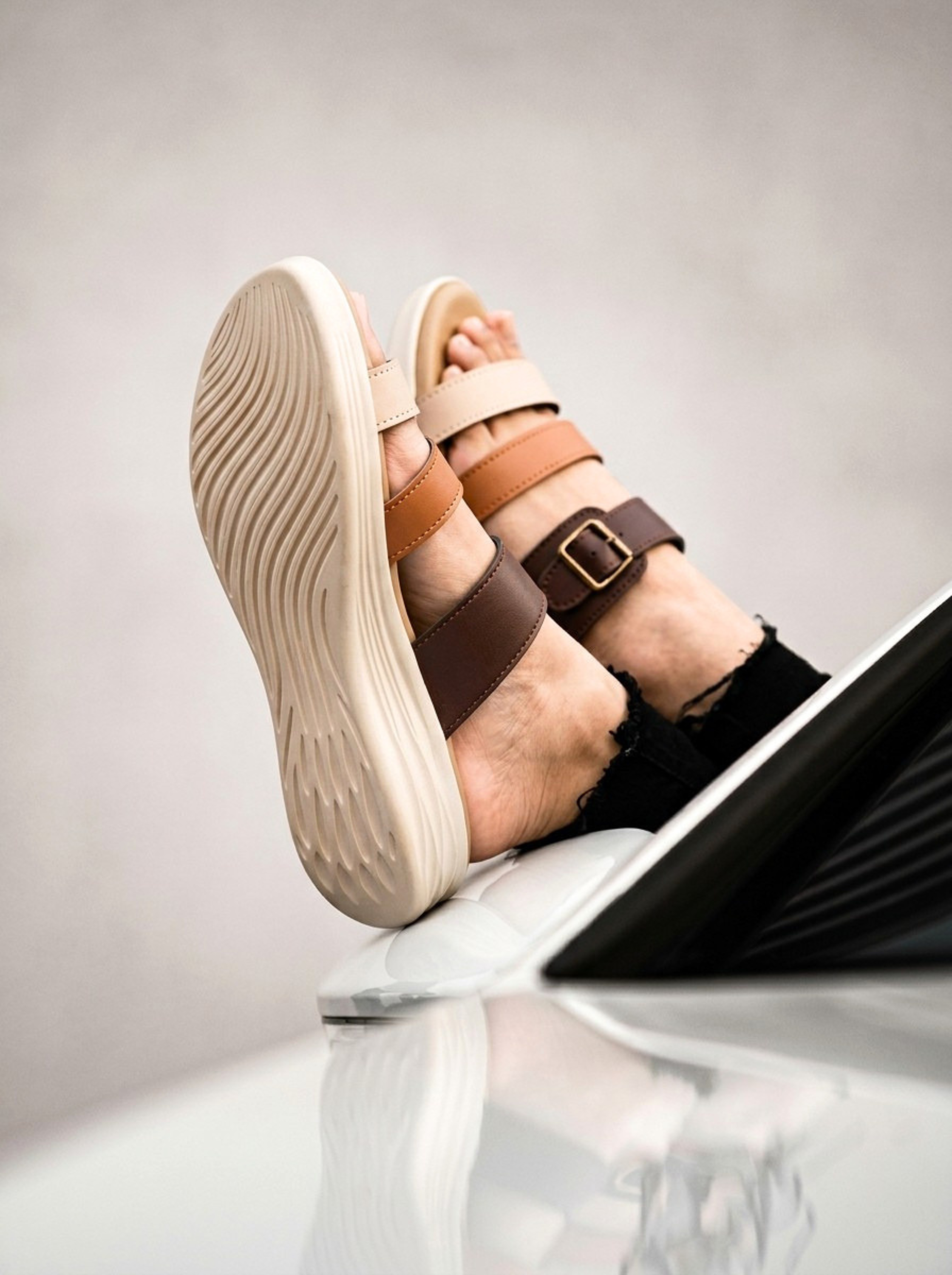 Tricolor Gradient Buckle Slides 402 ML