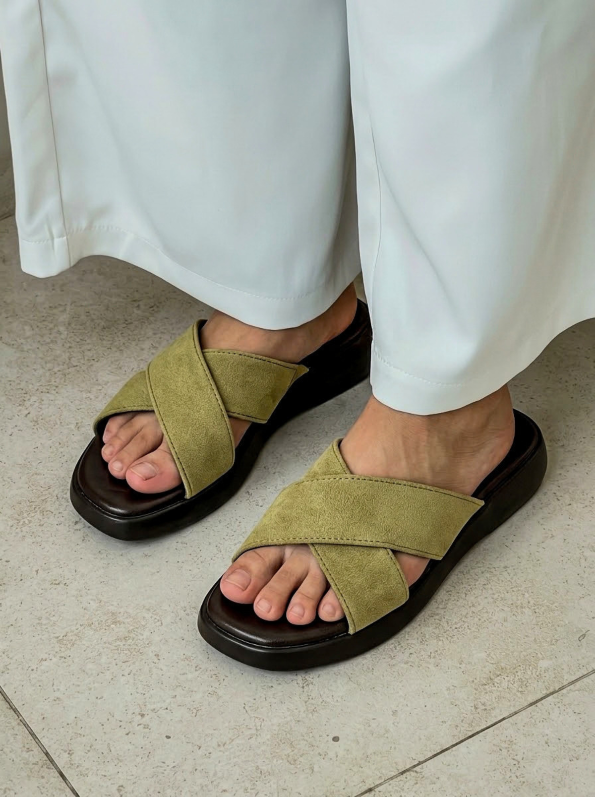 Cross Strap Moss Slides  458 gn