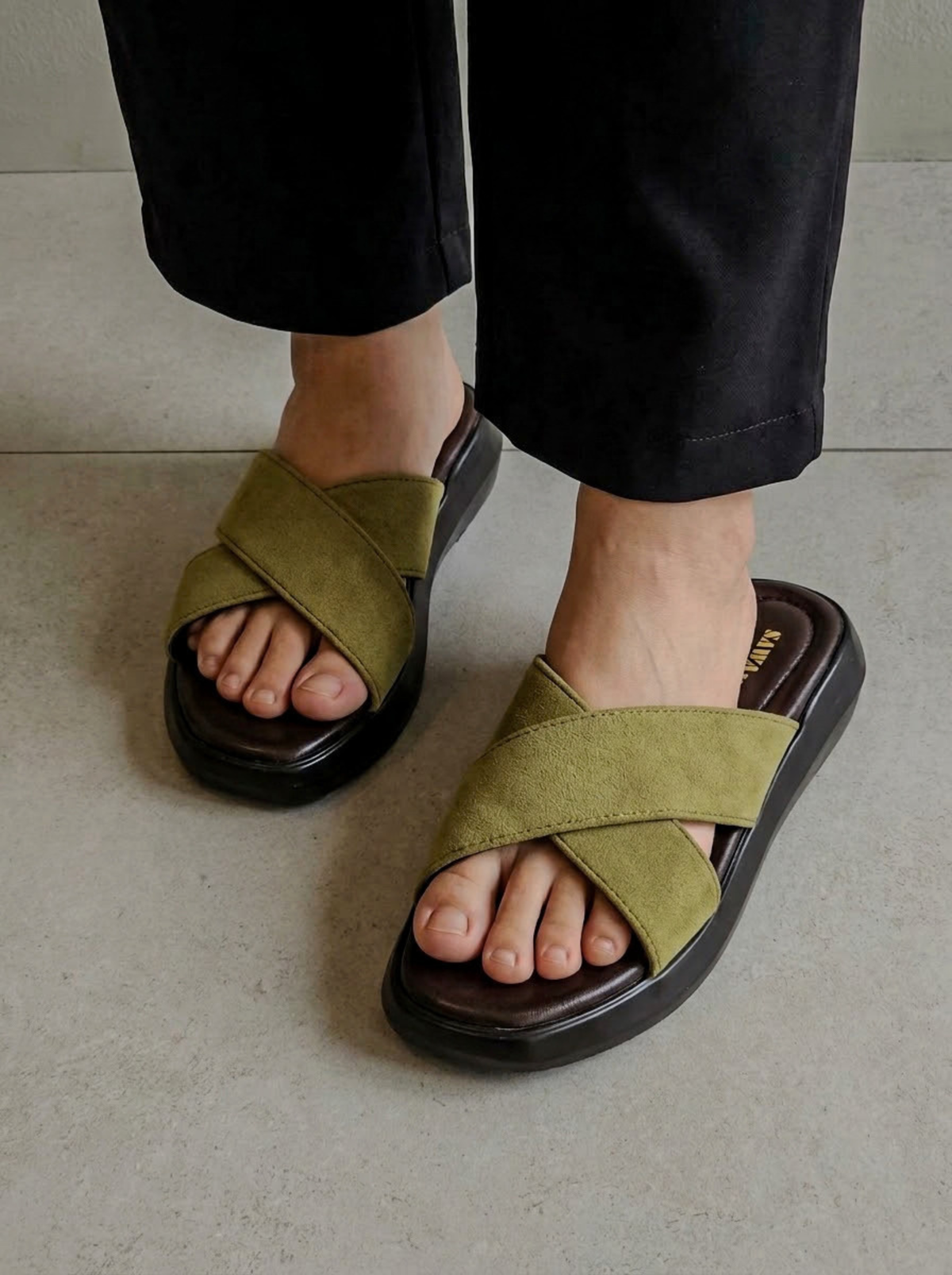 Cross Strap Moss Slides  458 gn