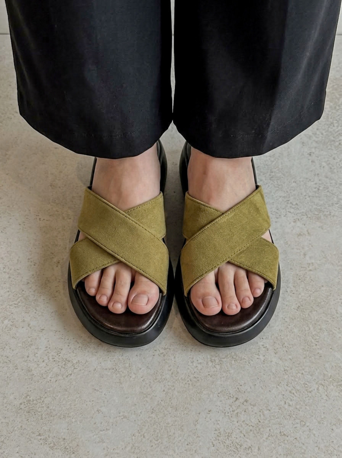 Cross Strap Moss Slides  458 gn