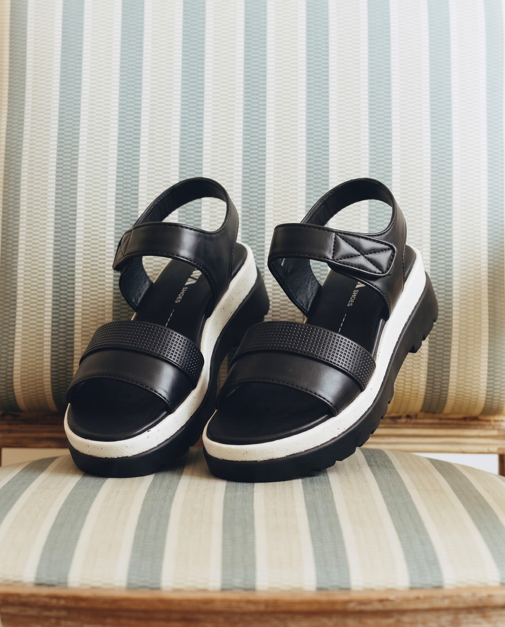 Urban Trek Platform Sandals 714 Bk