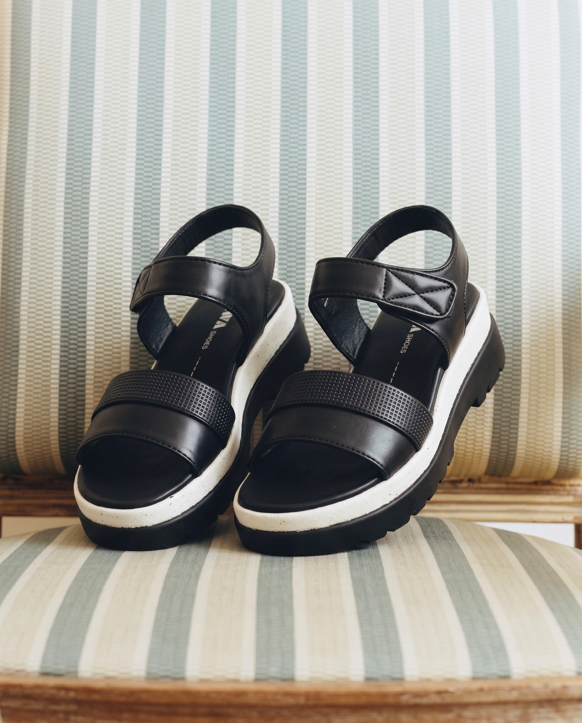 Urban Trek Platform Sandals 714 Bk