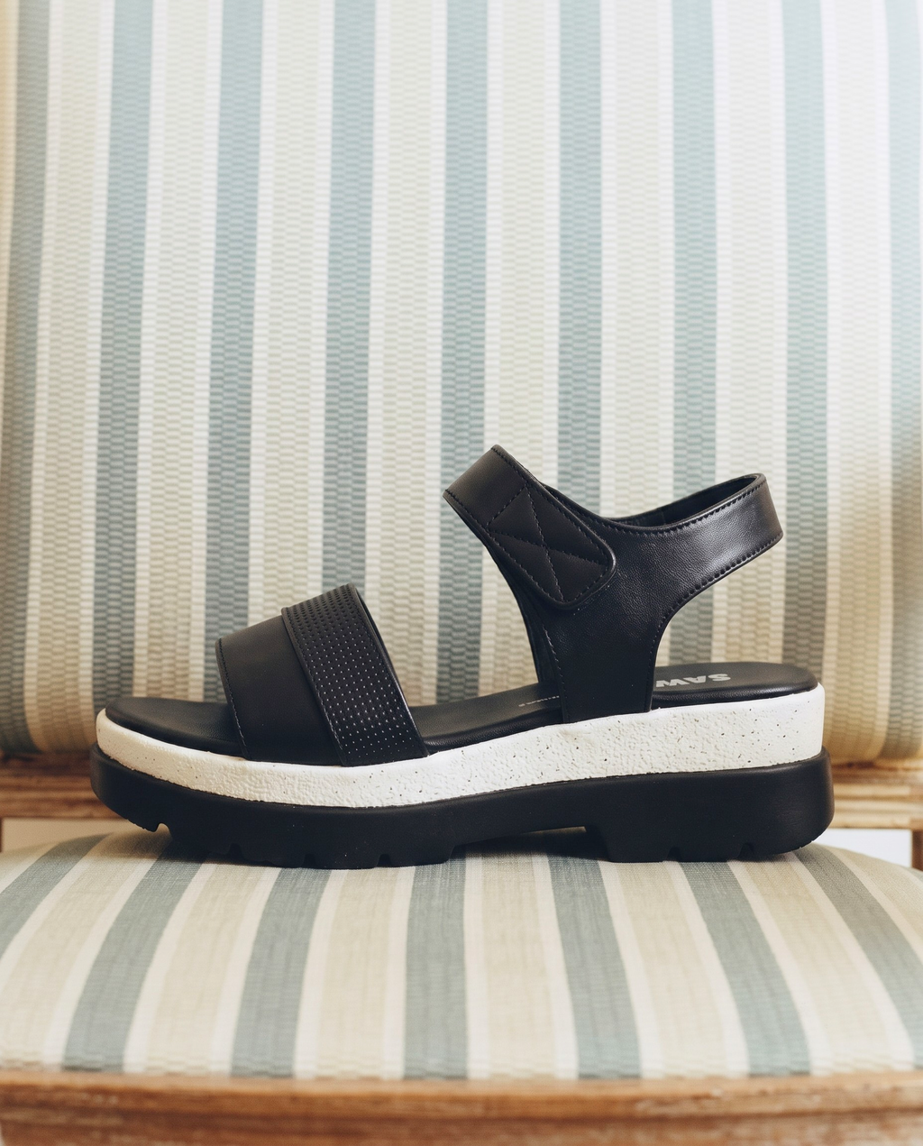 Urban Trek Platform Sandals 714 Bk
