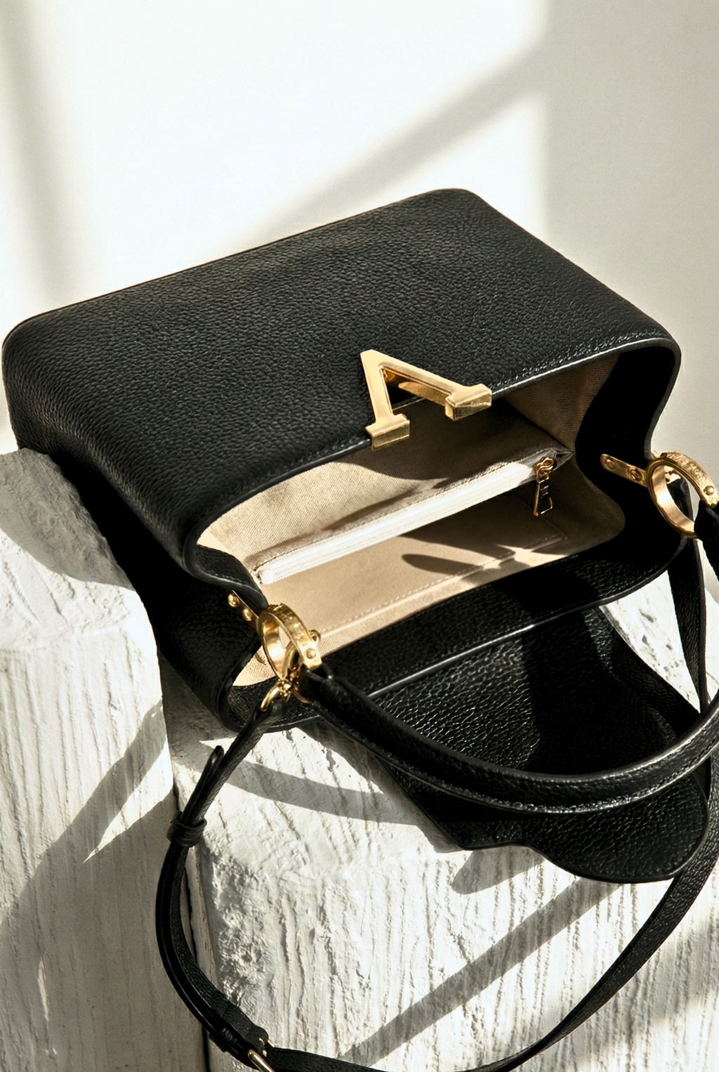 The Onyx V-Tote 7009 BK