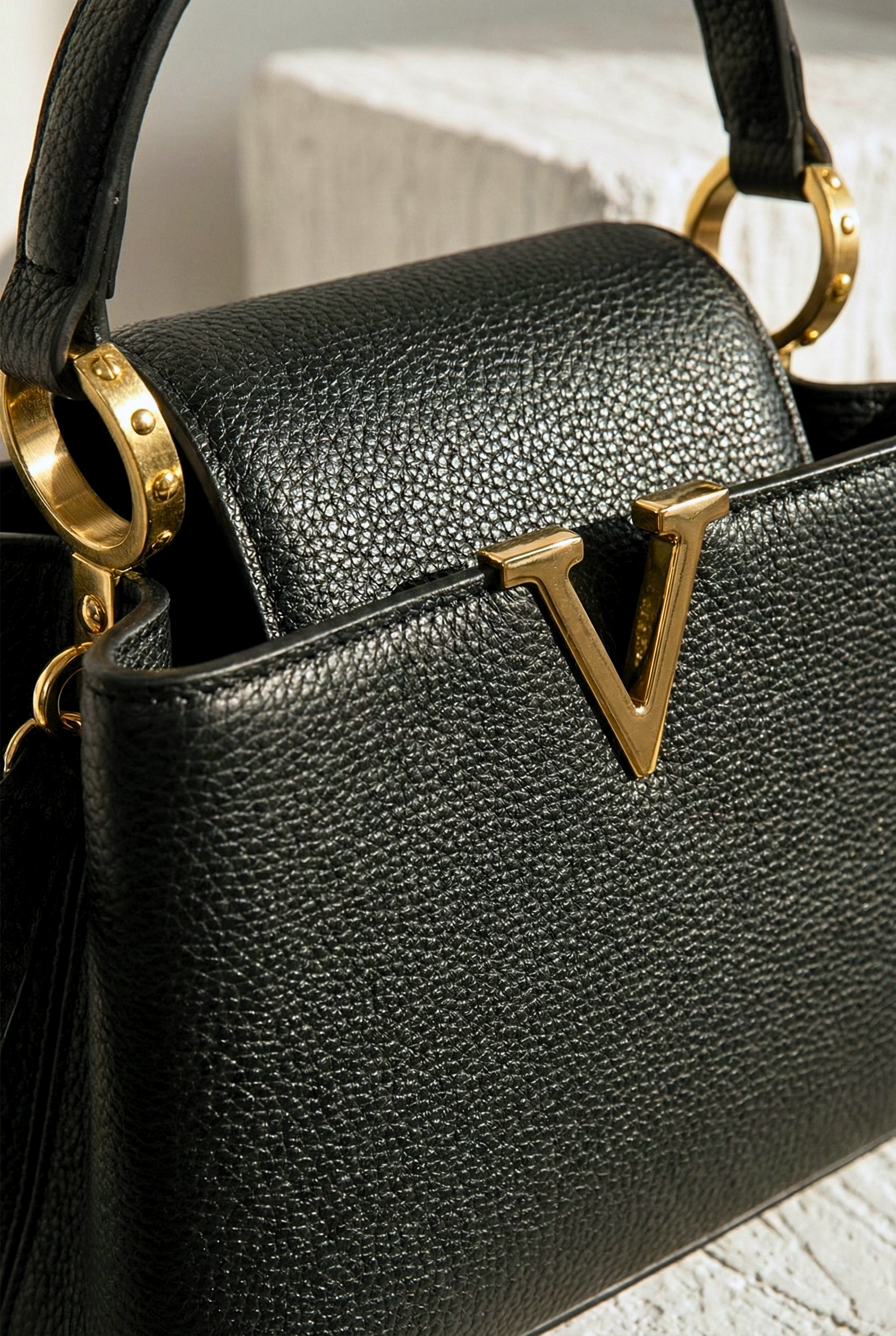 The Onyx V-Tote 7009 BK