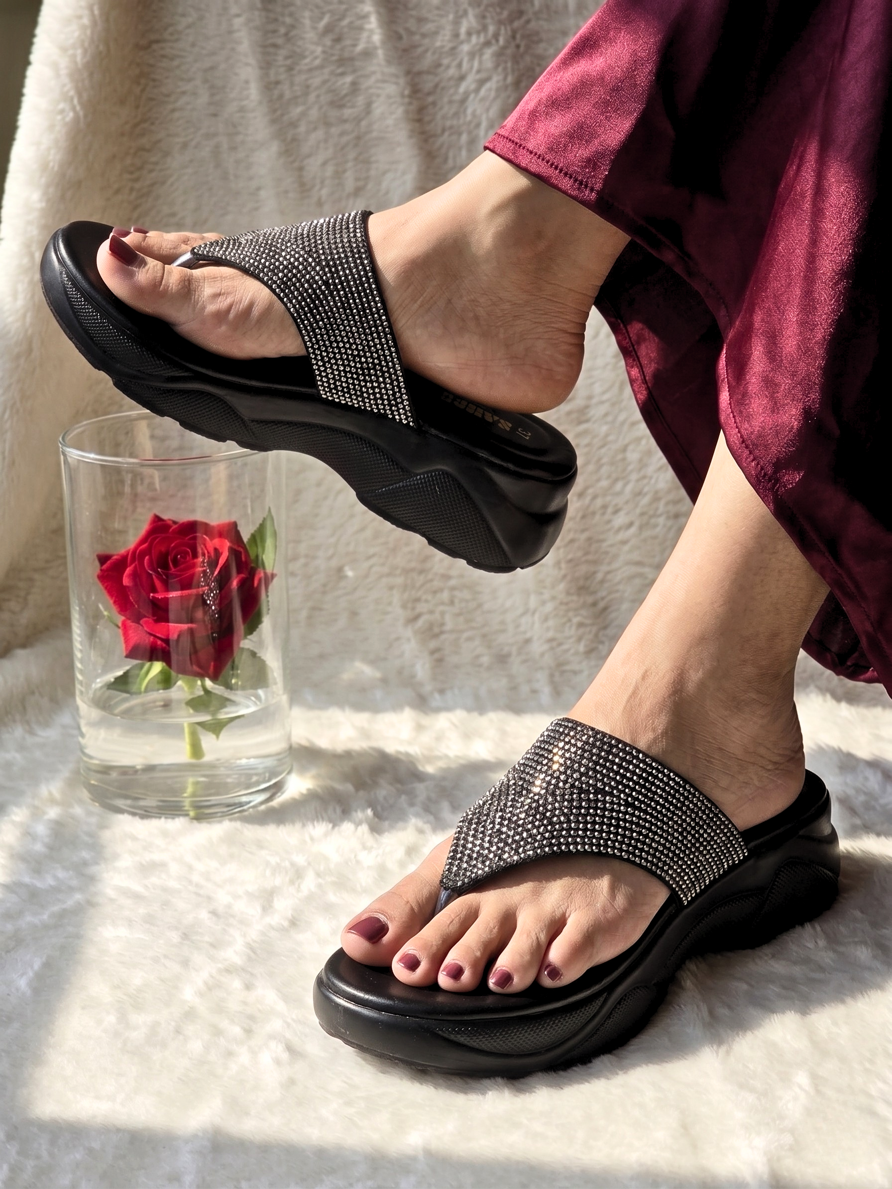Crystal Embellished Comfort 401 BK