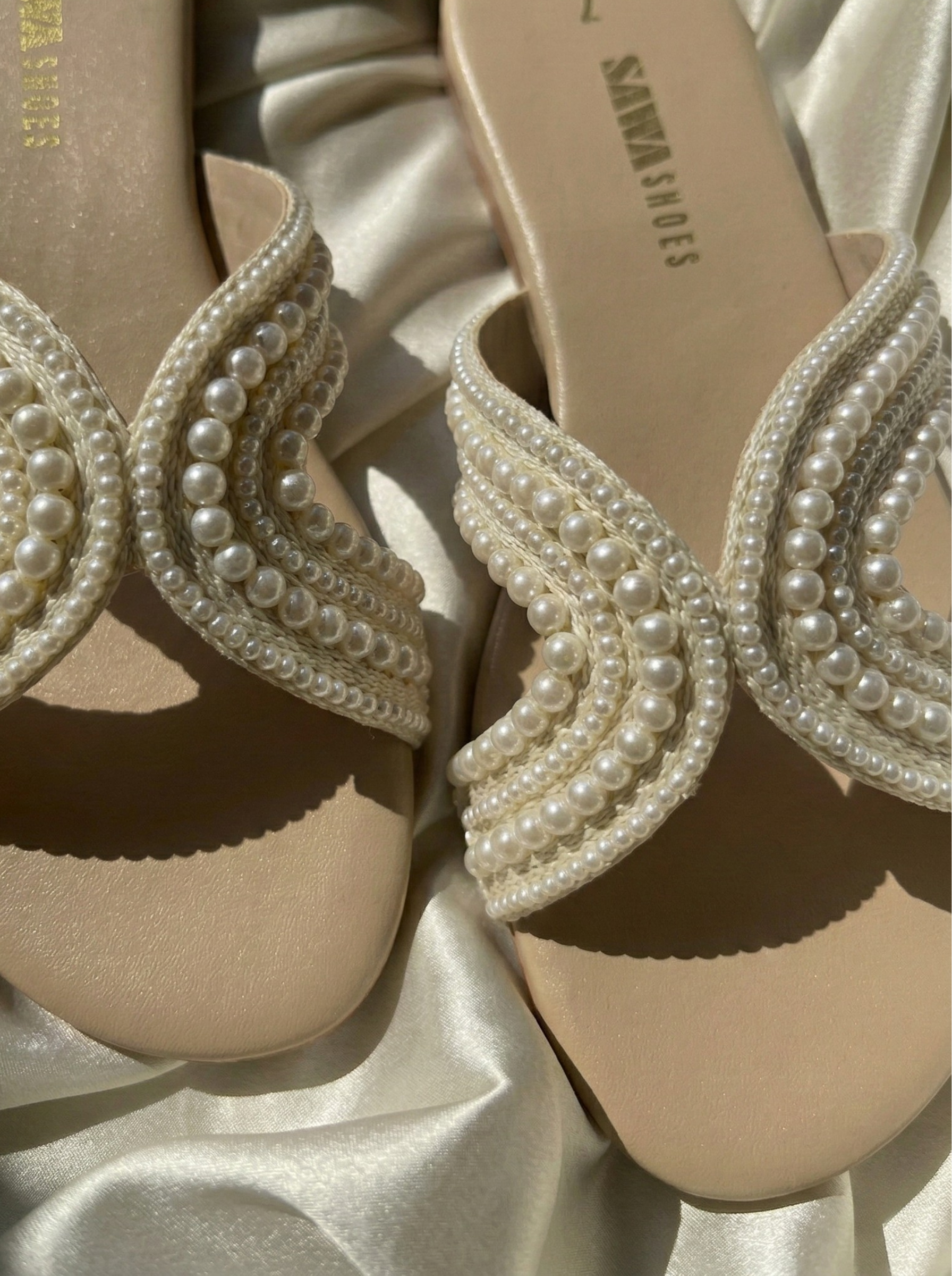 Cream Pearl Slides 628 F