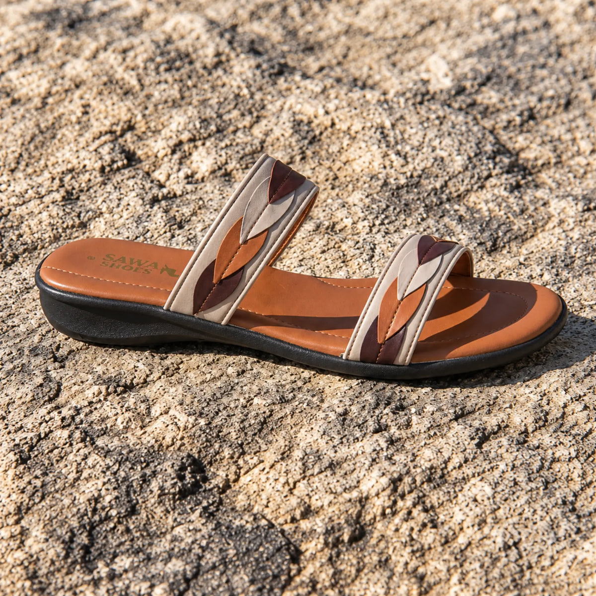 Leaf braid casual slipper side view with black sole