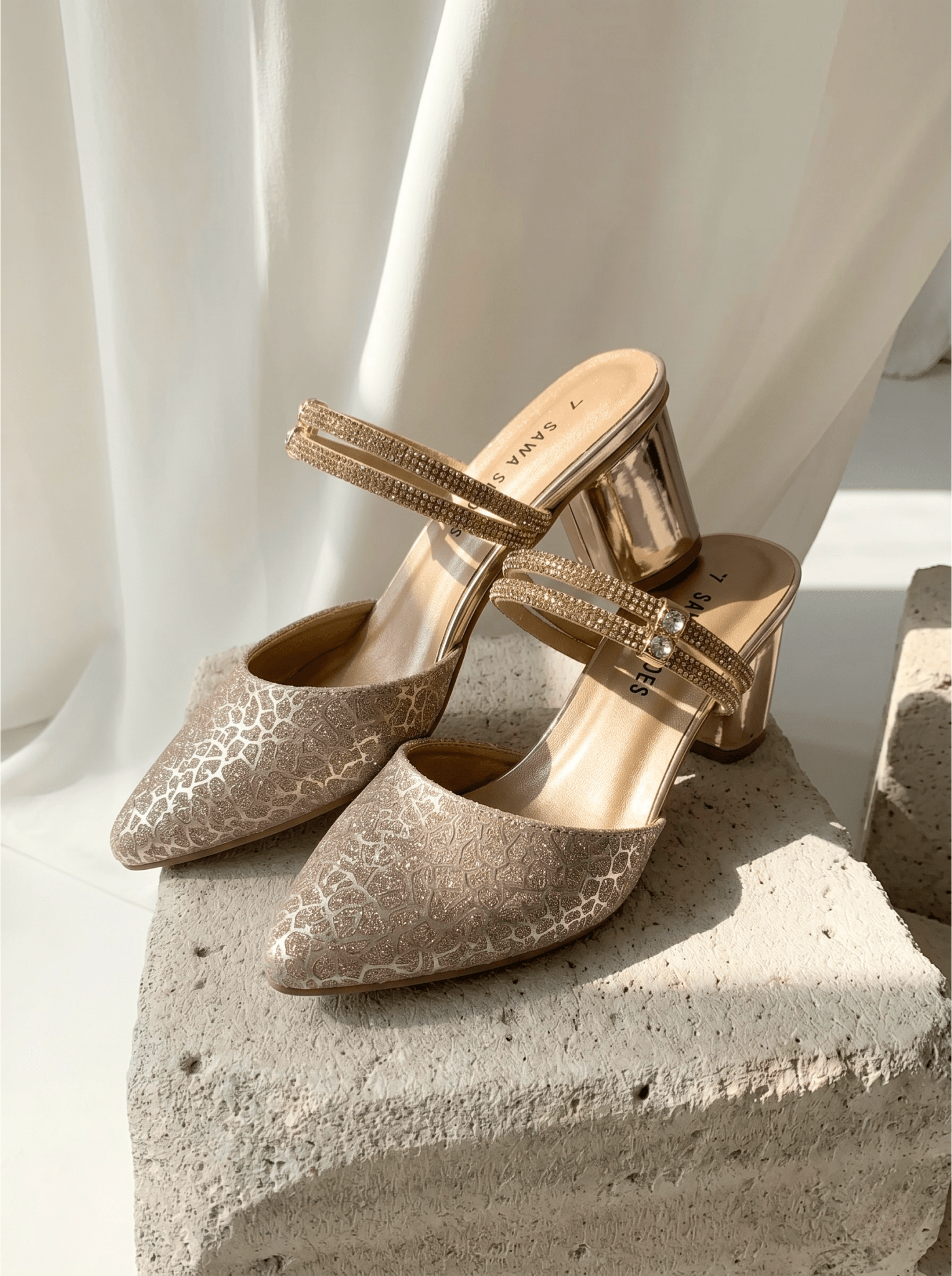 GOLDEN FANCY PUMPS 500 G - Sawa.pkWomen footwear shoes affordable