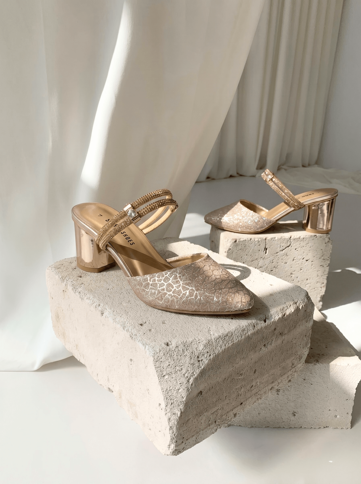 GOLDEN FANCY PUMPS 500 G - Sawa.pkWomen footwear shoes affordable