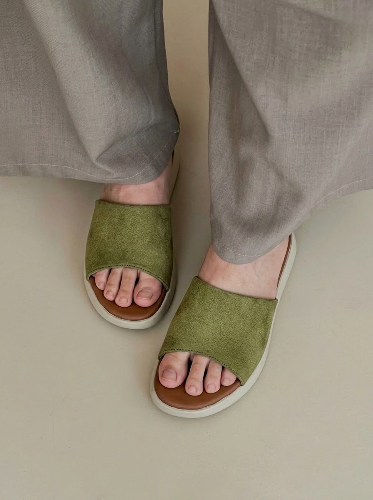 The Moss Effect Slides  427 GN