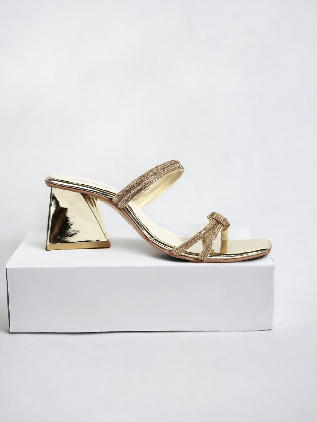 563 G - Sawa.pkWomen #footwear #shoes #affordable